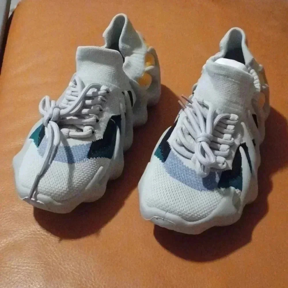> New no tag, very light women's snickers Size 6 - Picture 3 of 11